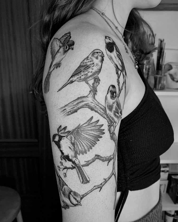 Desenhos de asas, seres alados, borboletas, pássaros e símbolos com traços muito finos são normalmente os preferidos dos geminianos. Foto: Reprodução Instagram/@guzmanelmalo