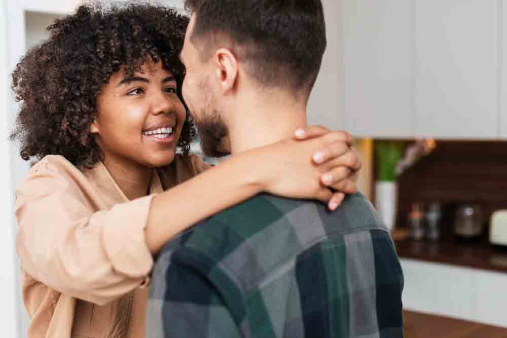 4 maneiras de mimar um canceriano em um relacionamento