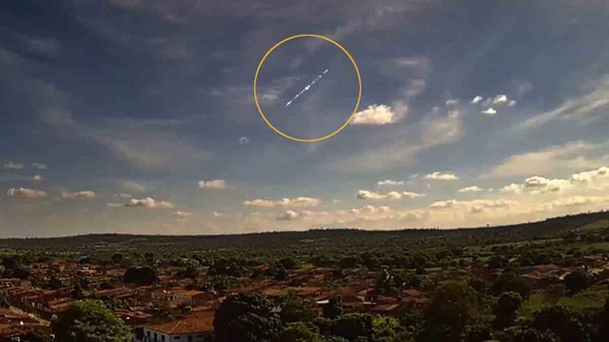Meteoro explode e provoca estrondo nos céus da Bahia. Foto: Reprodução Youtube