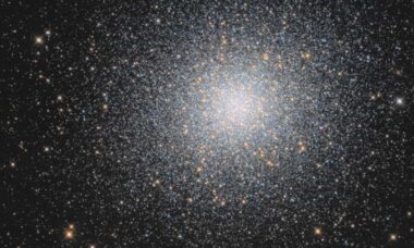 NASA highlights incredible photo of star cluster (Serge Brunier, Jean-François Bax, David Vernet OCA/C2PU // NASA – APOD)