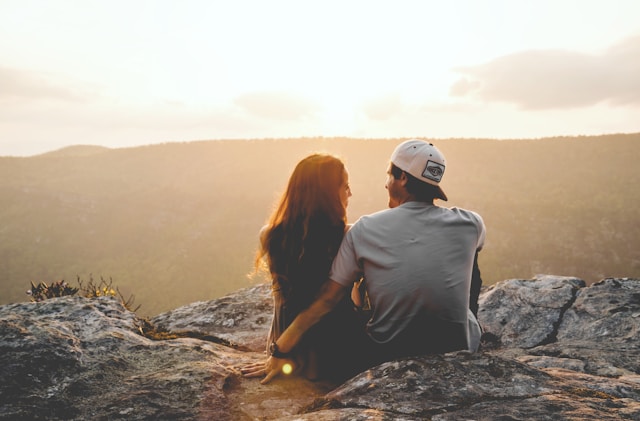 Wie jedes Sternzeichen Liebe zum Partner ausdrückt