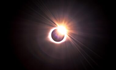 Os 3 signos do zodíaco mais impactados pelo eclipse solar total de 8 de abril