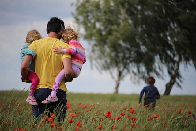 Der Vater jedes Sternzeichens: Persönlichkeiten und Erziehungsstile