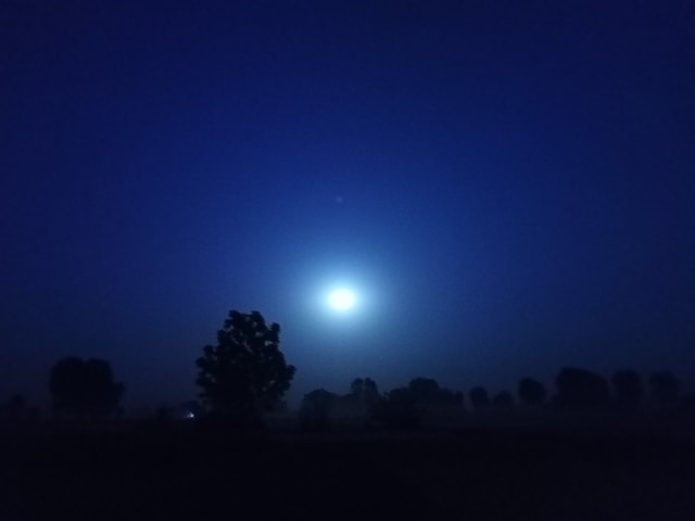 Impact de la lune bleue d'août sur votre signe du zodiaque : à quoi s'attendre ?