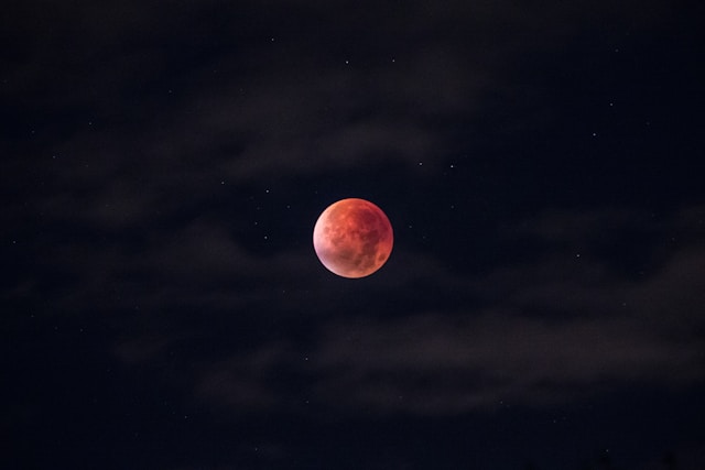 O significado espiritual da superlua de sangue de outubro