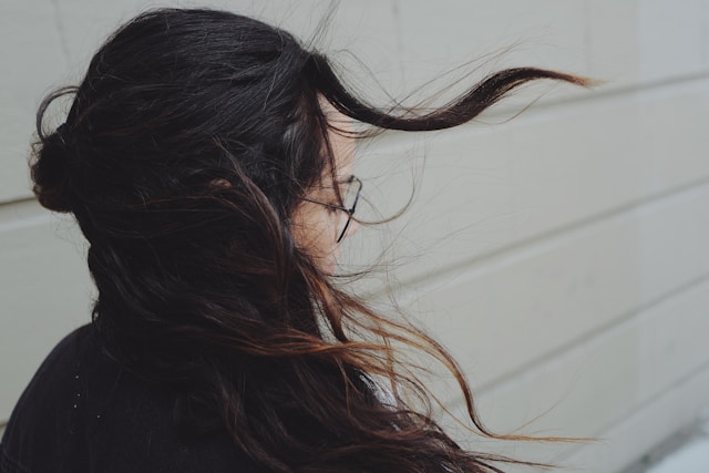 Vos cheveux retiennent-ils une énergie négative ?