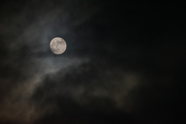 2 signos do zodíaco podem relaxar durante a lua cheia do castor em novembro 