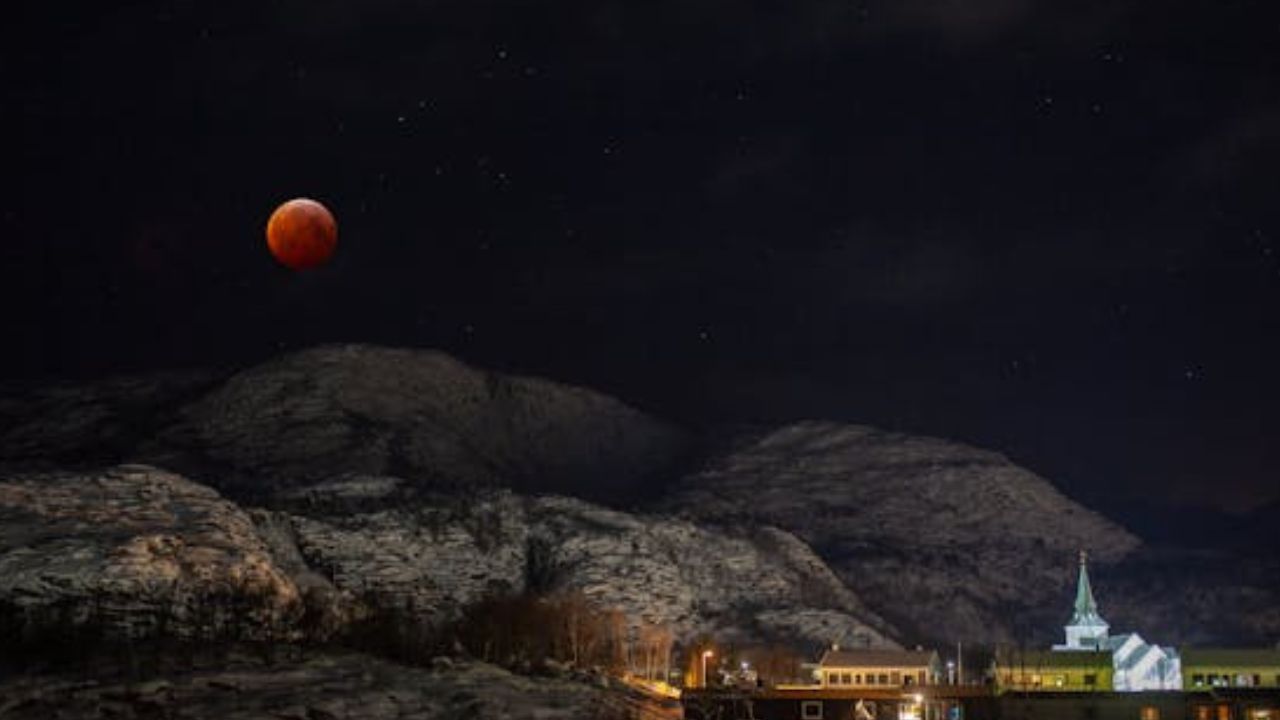 Como o eclipse da Lua de Sangue afeta seu signo do zodíaco