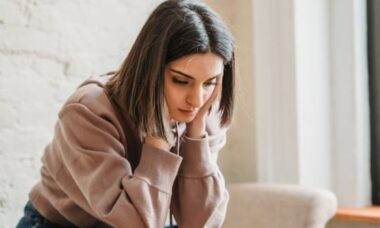 Os 3 signos do zodíaco mais propensos a sofrer em relacionamentos difíceis