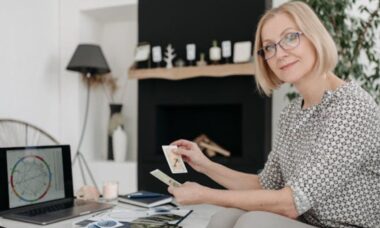 Por que você pode não se identificar com seus horóscopos, segundo astrólogos