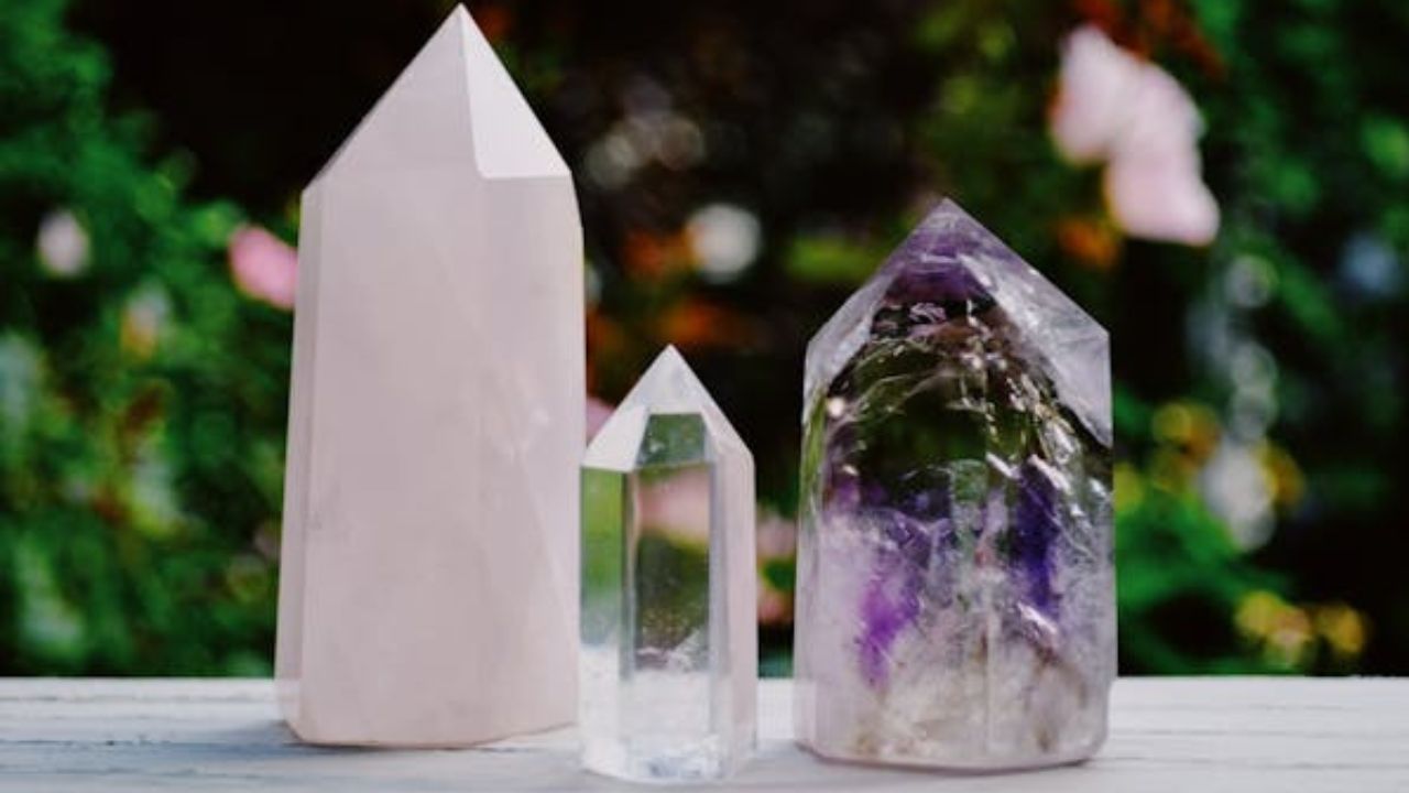 The crystal that brings money and wealth for each birth month