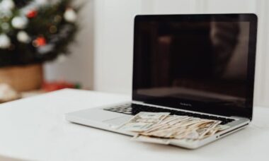 3 signos do zodíaco atraem sorte financeira em outubro de 2025