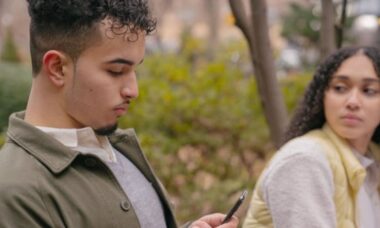 Ranking dos signos mais ciumentos do zodíaco — do zen ao possessivo