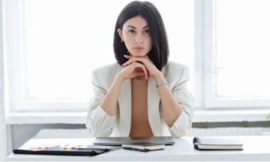 Os 5 signos mais mandões do zodíaco — quem realmente gosta de ter o controle