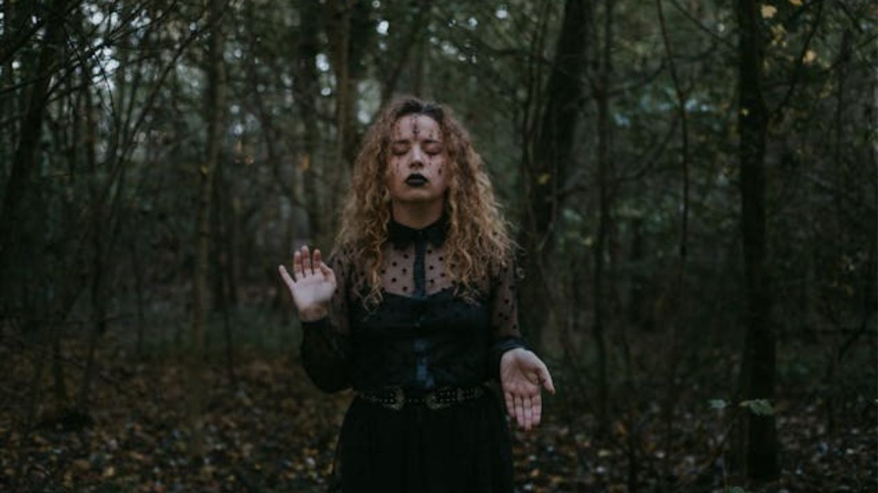 Halloweenhoroskop för fredagen den 31 oktober 2025