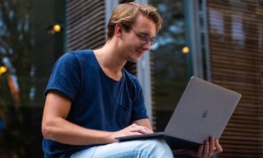 Mercúrio retrógrado de novembro é relativamente tranquilo para estes 3 signos